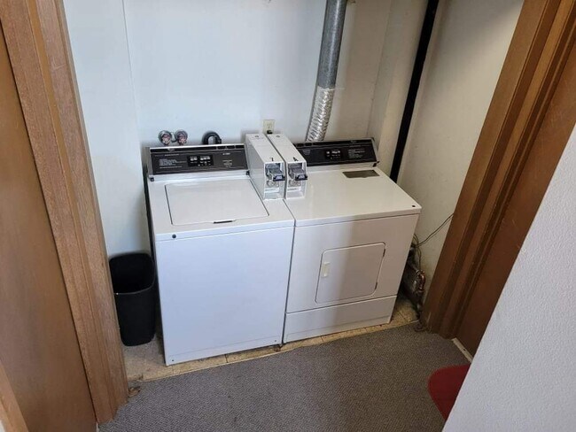 Building Photo - 3621 Dalewood Ave SE