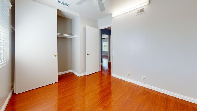 Building Photo - Spacious 5-Bedroom Family Home Available for Long Term Rent!