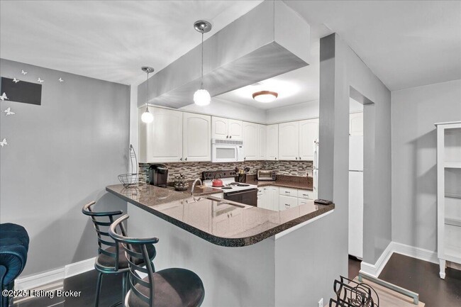 Building Photo - 44 Lake Ave