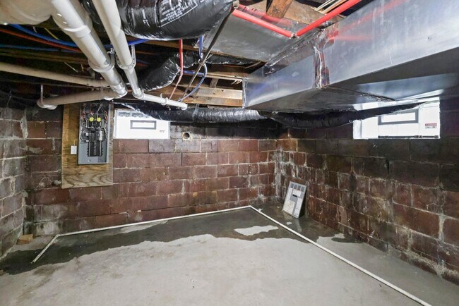 Building Photo - 272 S 22nd St