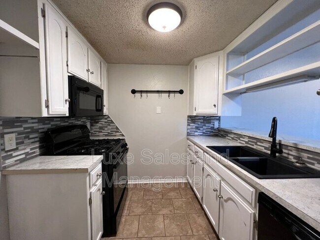 Building Photo - 2137 Goodrich Dr