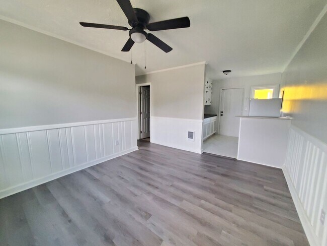 Building Photo - 418 Lake Ave