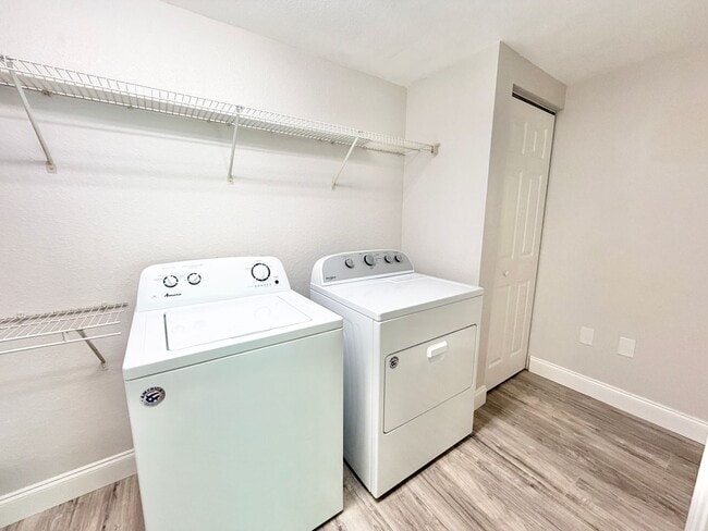 Building Photo - ** FAIRWAY PRESERVE ** 2 BED / 1 BATH COND...