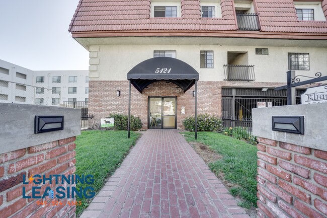 Building Photo - 5121-5125 Klump Ave