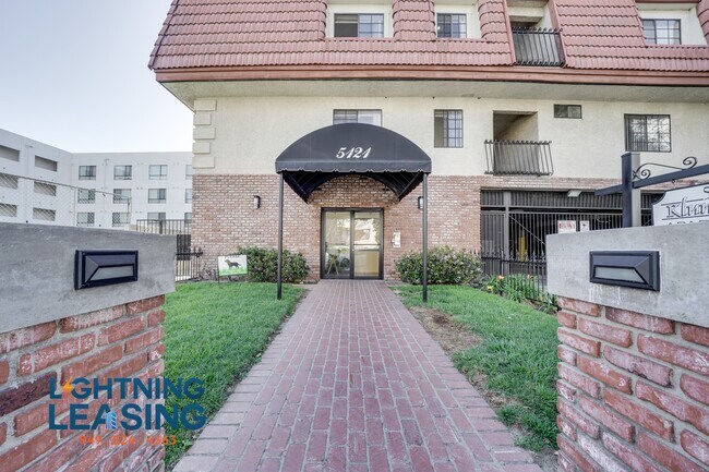 Building Photo - 5121 Klump Ave