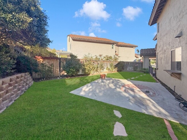 Building Photo - Beautiful 4BR/2.5BA Home Featuring a Large...