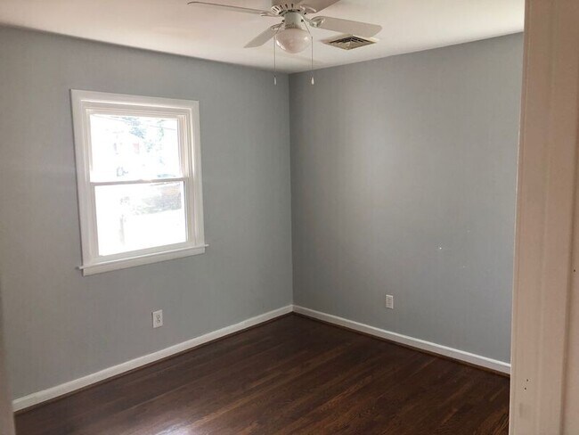 Building Photo - 623 Hazelhurst Ave