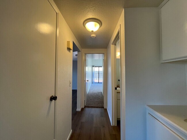 Building Photo - 309 Oak Meadow Ln