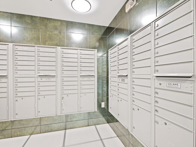 Building Photo - FULLY FURNISHED Waterfront Pearl Condo w/most utilities/2 parking spaces/most utilities