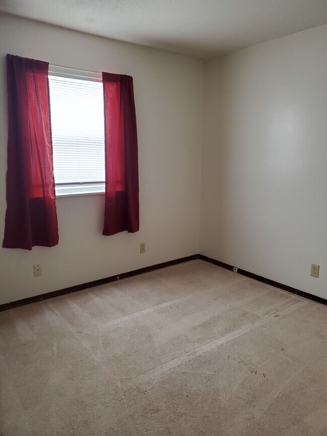 Building Photo - 740 Demaret Dr