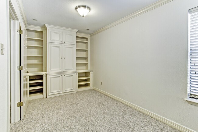 Building Photo - 6310 Arnot St