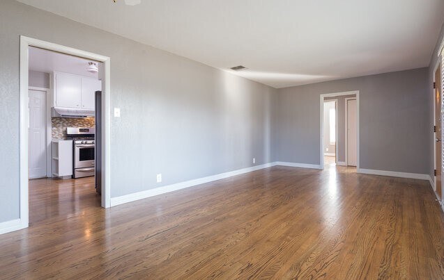 Building Photo - 303 Schmeltzer Ln