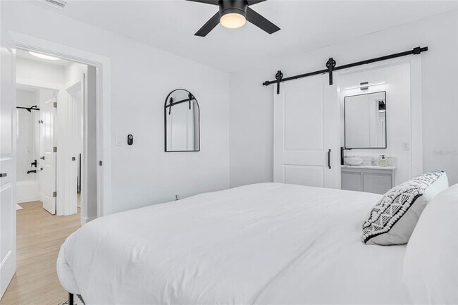 Building Photo - 1921 Fern Ave