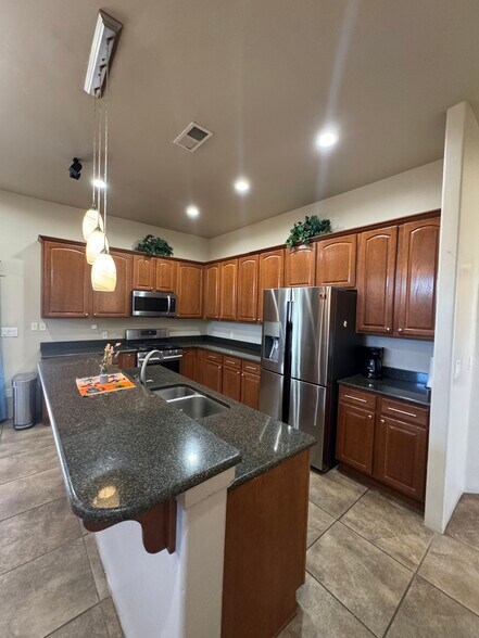 Building Photo - 4600 6th St NW