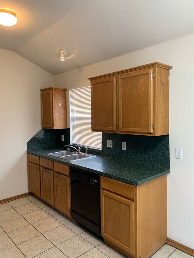 Building Photo - Great Home Fantastic Price!