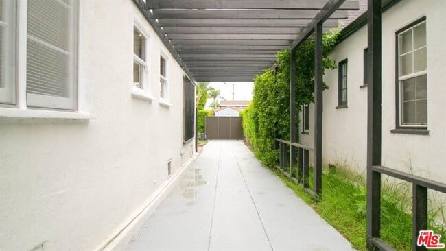 Building Photo - 1435 Ridgeley Dr