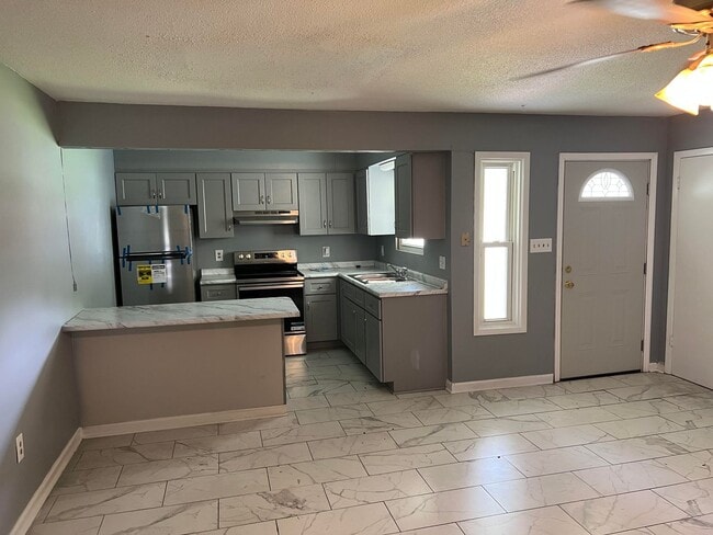 Building Photo - SUMMER MOVE-IN SPECIAL: $300 OFF 1ST MONTH...