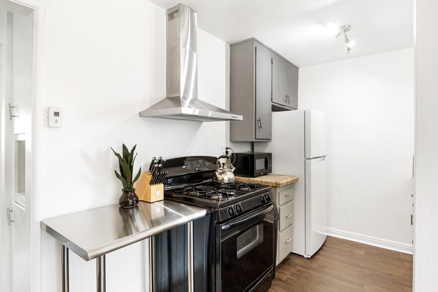 Building Photo - 790 N Shattuck Pl