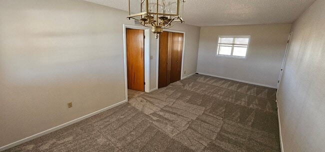 Building Photo - 1575 S Roosevelt Rd 6