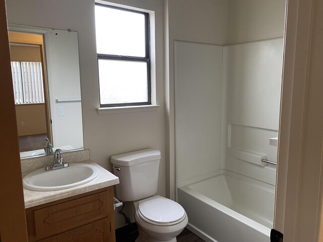 Building Photo - 3518 Shawnee Dr