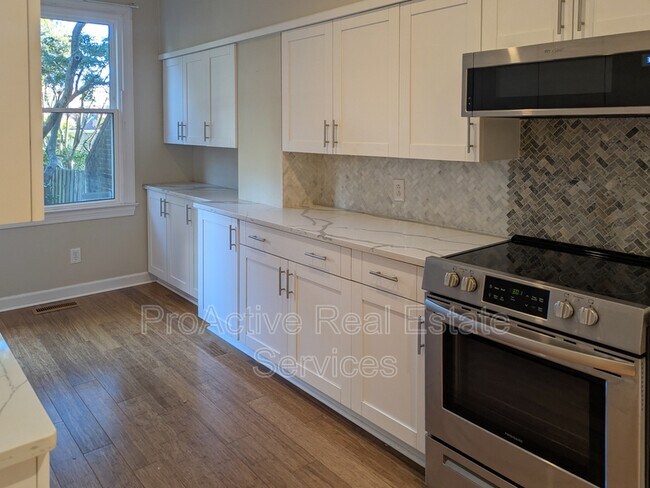 Building Photo - 1014 Colonial Ave