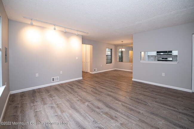 Building Photo - 506 Daffodil Dr