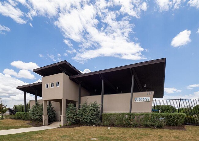 Building Photo - 702 Silver Springs Bend