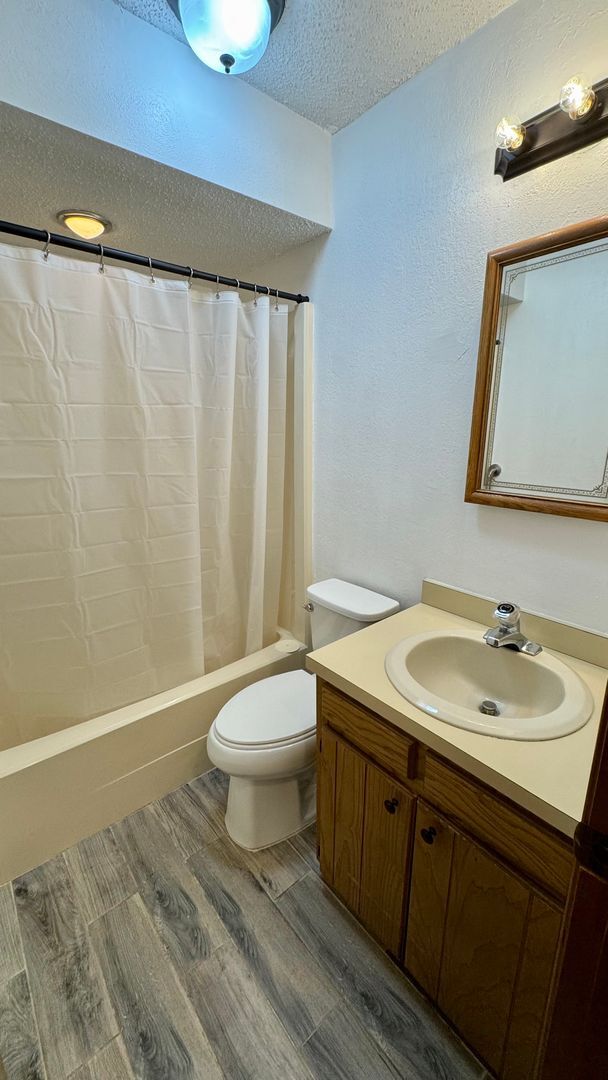 Building Photo - Comfortable & Convenient Living on Nightin...