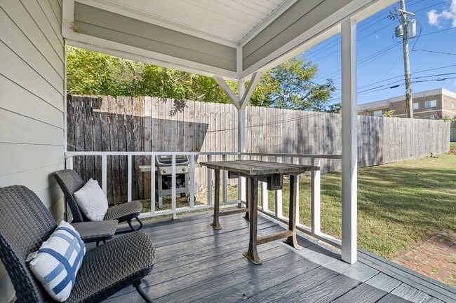 Building Photo - 920 Silverdene Pl