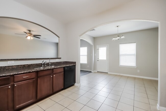 Building Photo - 15406 River Ends Dr