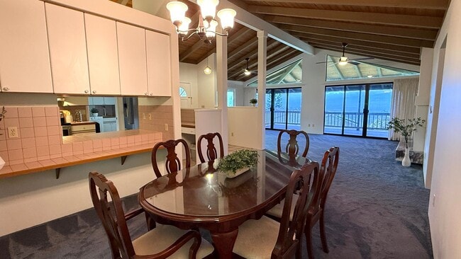 Building Photo - Beautiful 3 Bedroom / 2.5 Bathroom Home in Wailuku Heights!