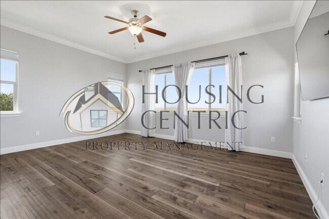 Building Photo - Executive Gated Rental with Stunning Views & Solar!