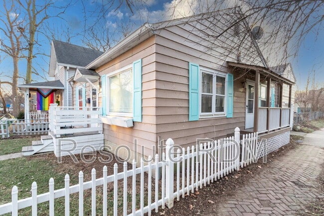 Building Photo - 1128 Sterling St