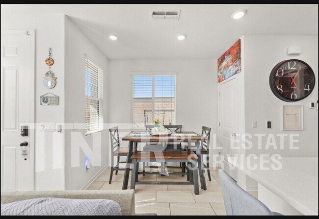 Building Photo - 5301 E Commerce Way