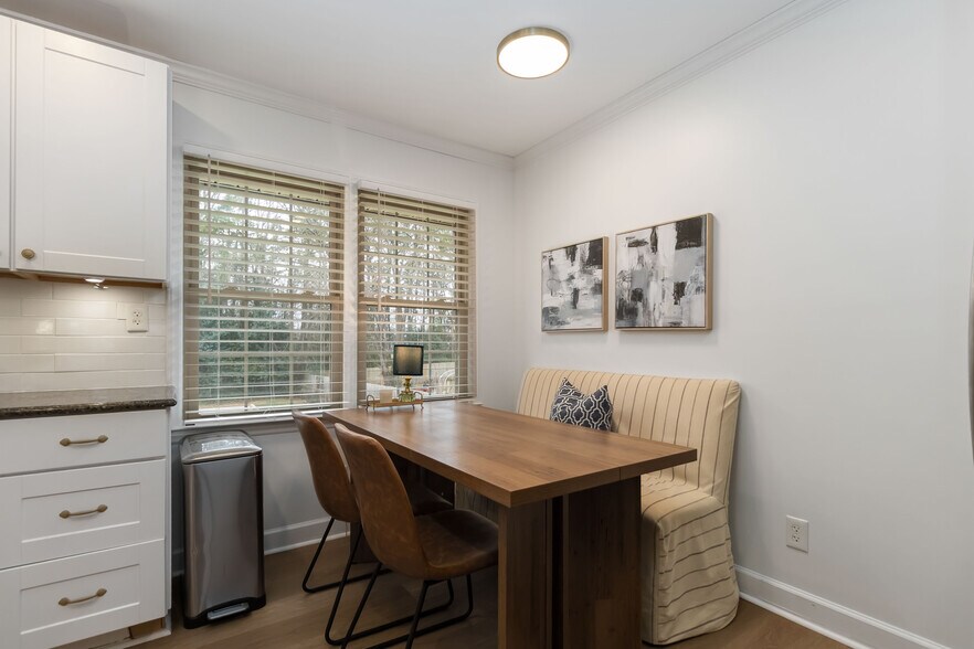 Building Photo - 405 Hillcrest Dr