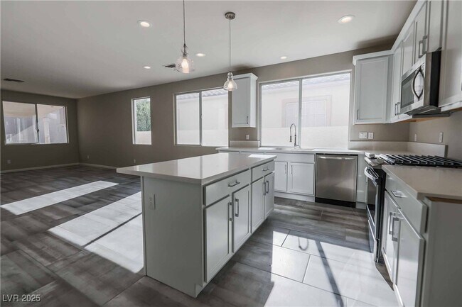 Building Photo - 3045 Sunrise Heights Dr