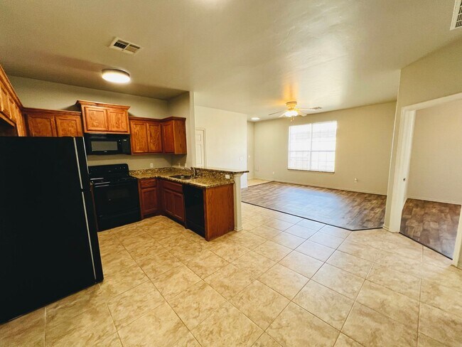 Building Photo - Charming 3BD 2BA Duplex in Yukon, The Gardens @ Chisholm Creek!!