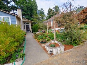 Building Photo - Adorable Maple Leaf ADU with Private Entra...