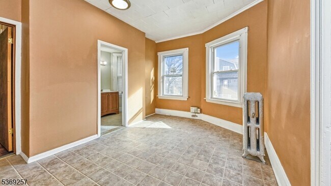 Building Photo - 129 17th Ave