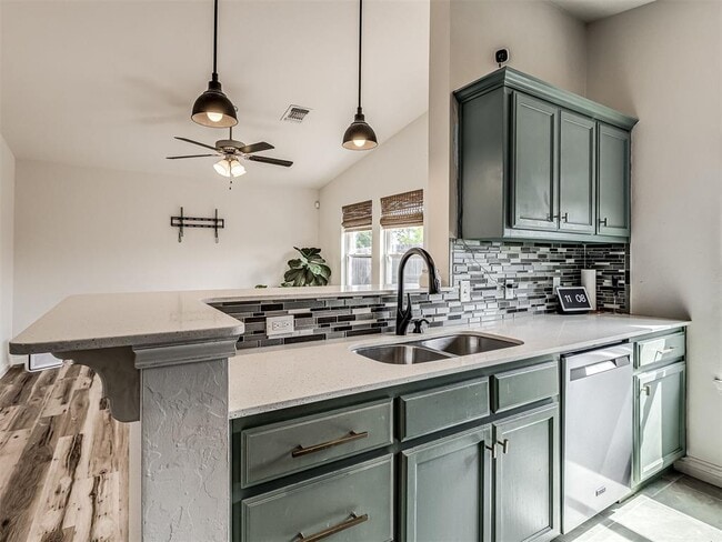 Building Photo - 15120 Nightshade Dr