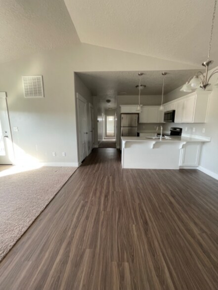 Primary Photo - 761 N 260 W