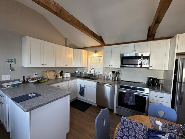 Building Photo - 2BR WINTER RENTAL, Fully Furnished– Heat Included, Near Downtown Kennebunkport