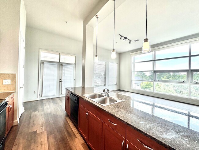 Building Photo - 3333 Weslayan St