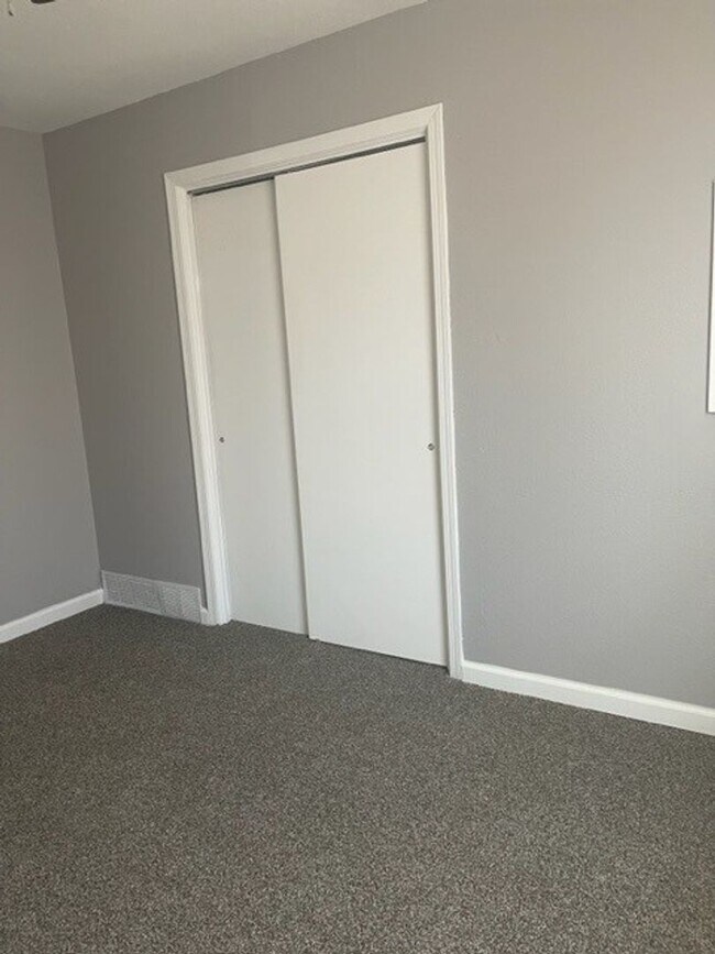 Building Photo - 3330 S Euclid St