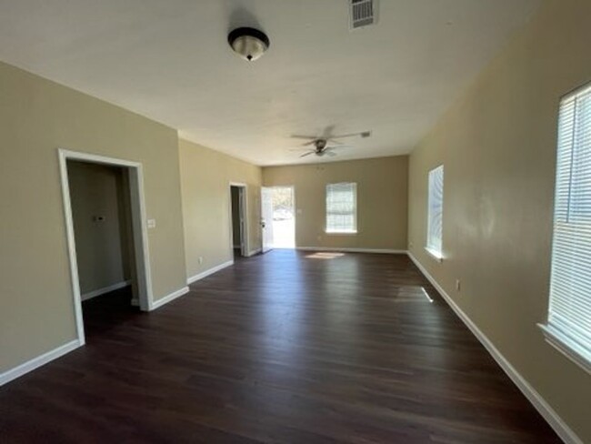 Building Photo - Newly remodeled 2bed/1bath in Beaumont