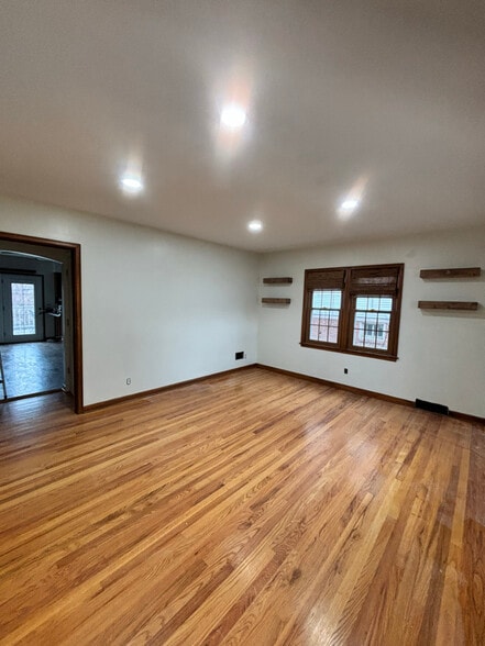Building Photo - 4544 Mason St