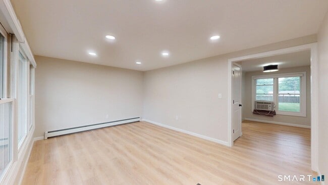 Building Photo - 16 Arrow St