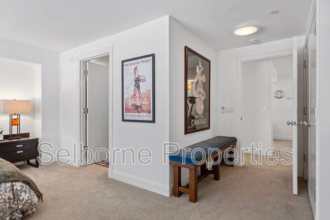 Building Photo - 33 Clementina St