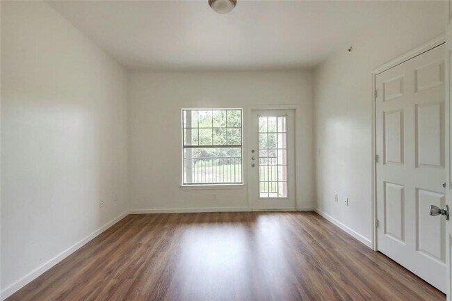 Building Photo - 2320 Gracy Farms Ln