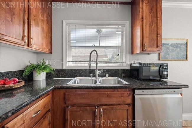 Building Photo - Welcome to this stunning 4-bedroom, 2-bath...